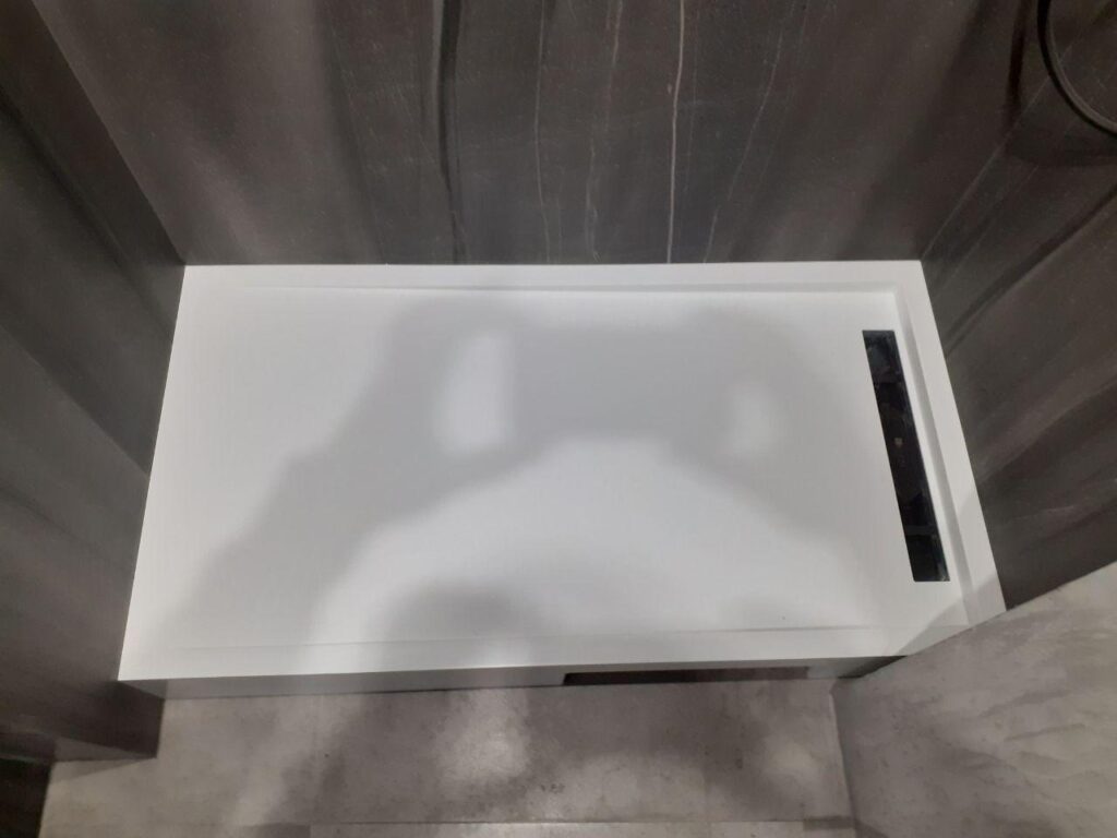 Поддон для душа из искусственного камня изготовлено в правила камня