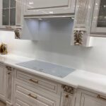 Столешница и фартук на кухню из искусственного камня изготовлено в правила камня