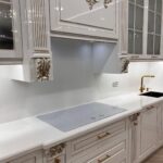 Столешница и фартук на кухню из искусственного камня изготовлено в правила камня
