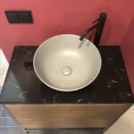 Столешница из искусственного камня изготовлено в правила камня