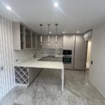 Столешница, мойка и барная стойка из кварцевого агломерата изготовлено в правила камня