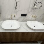 Столешница из кварцевого агломерата изготовлено в правила камня