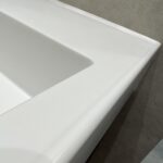 Подвесная столешница с непроливайкой и интегрированной раковиной изготовлено в правила камня