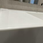 Подвесная столешница с непроливайкой и интегрированной раковиной изготовлено в правила камня