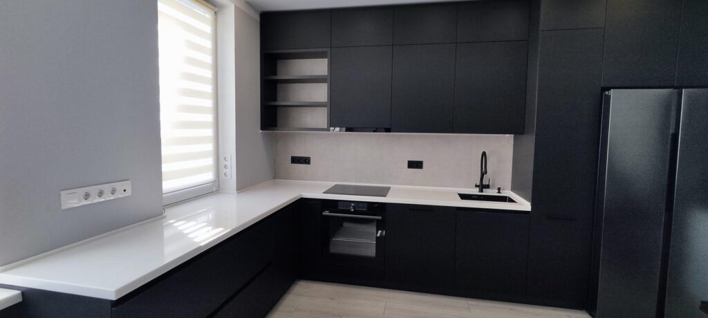 Угловая бесшовная столешница с подоконником из акрилового камня изготовлено в правила камня