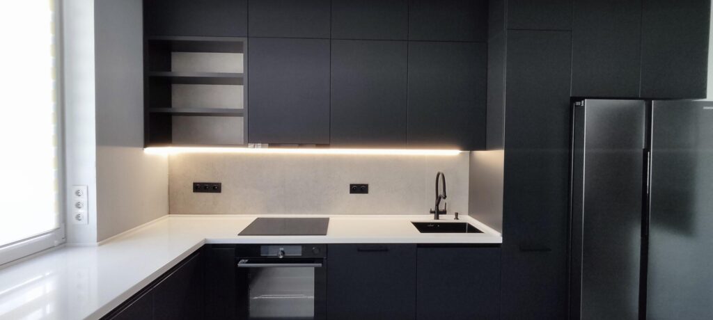 Угловая бесшовная столешница с подоконником из акрилового камня изготовлено в правила камня