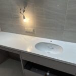 Столешница в ванную комнату изготовлено в правила камня