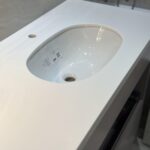 Столешница в ванную комнату изготовлено в правила камня