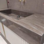 Столешница с интегрированной раковиной из искусственного камня изготовлено в правила камня