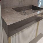 Столешница с интегрированной раковиной из искусственного камня изготовлено в правила камня