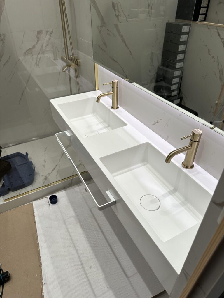 Раковины с клапаном клик-клак из искусственного камня изготовлено в правила камня