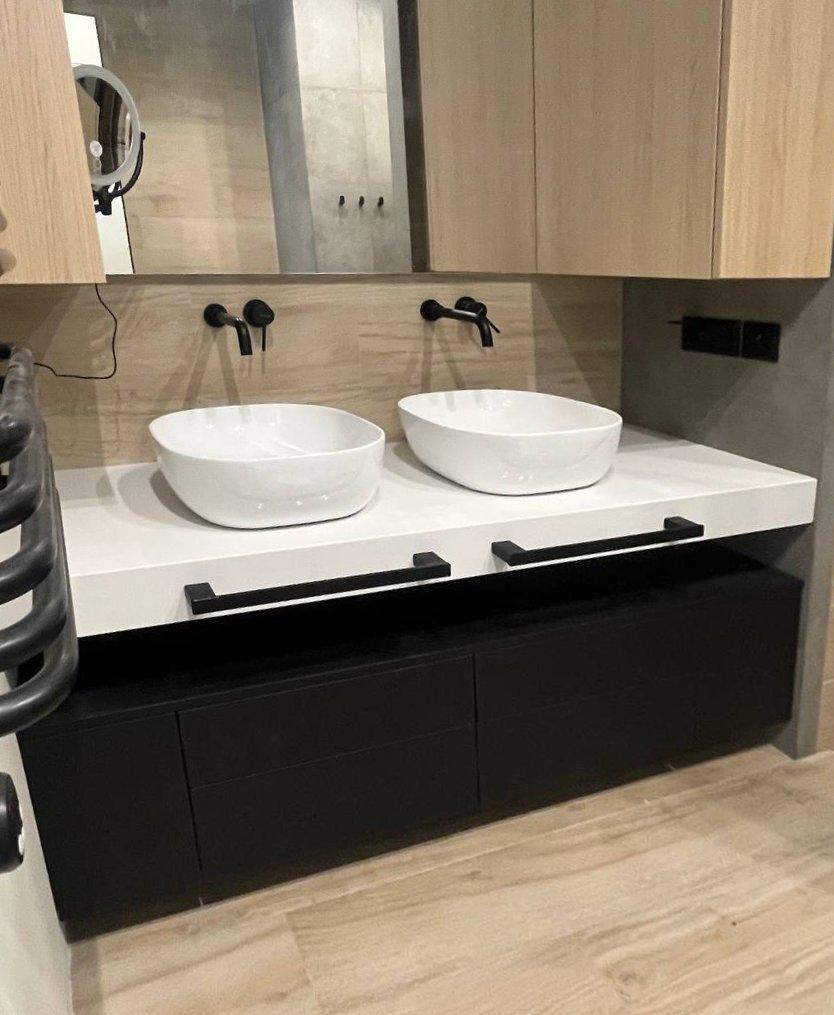 Столешница в ванную комнату из кварцевого агломерата для раковин-чаш изготовлено в правила камня