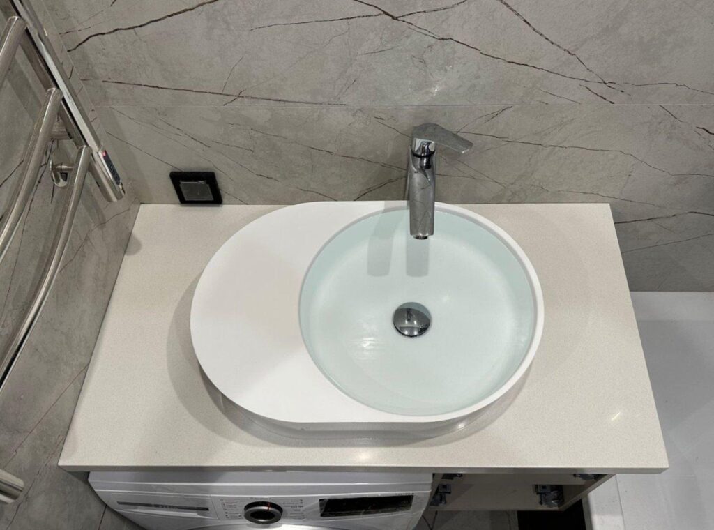 Столешница из искусственного камня для раковины настольного монтажа изготовлено в правила камня