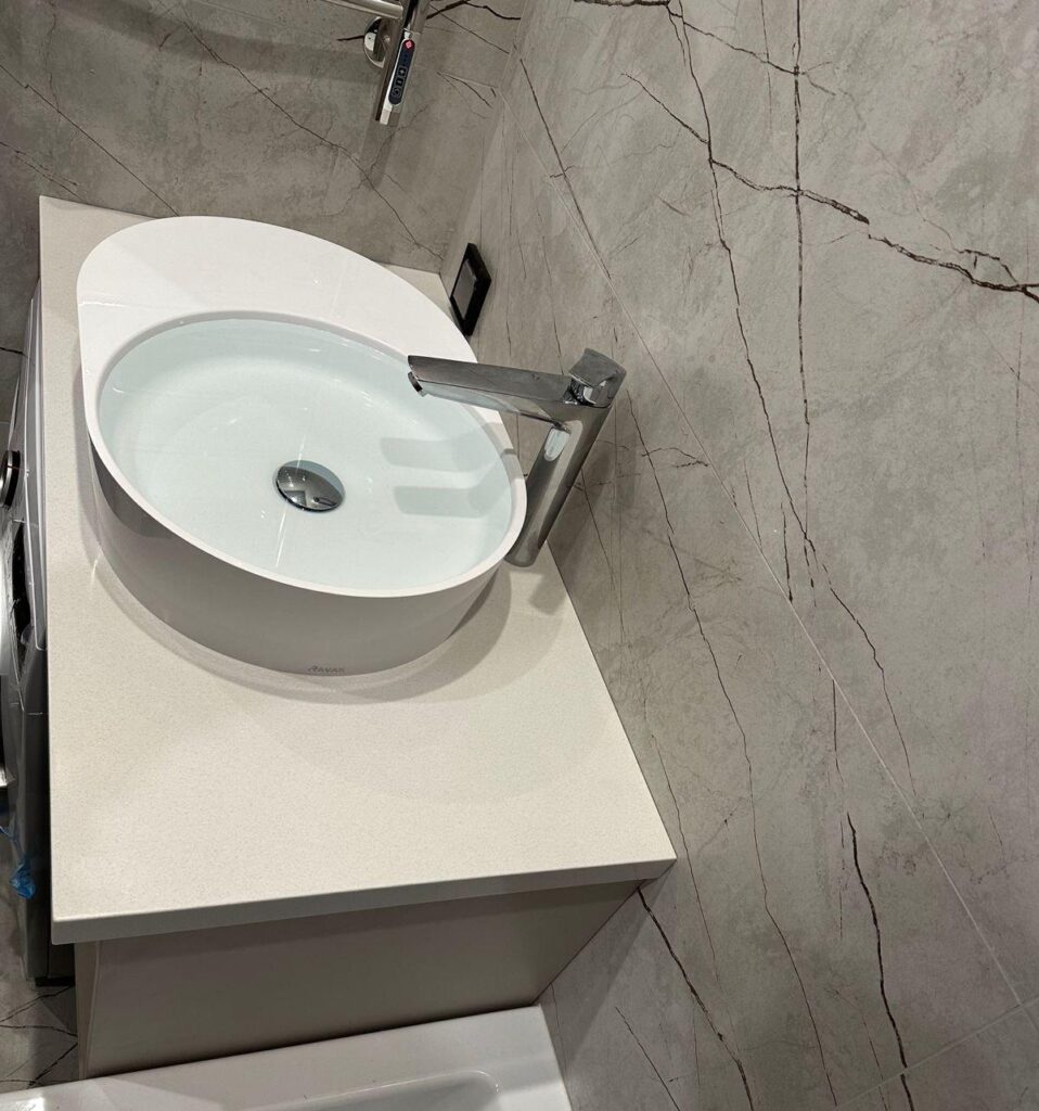 Столешница из искусственного камня для раковины настольного монтажа изготовлено в правила камня