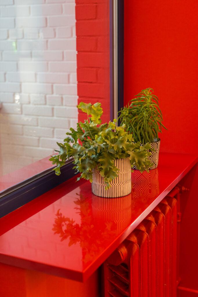 Красные подоконники (4-шт) из искусственного камня для яркого интерьера изготовлено в правила камня