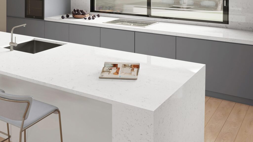 Quantra 1673 New Carrara изготовлено в правила камня