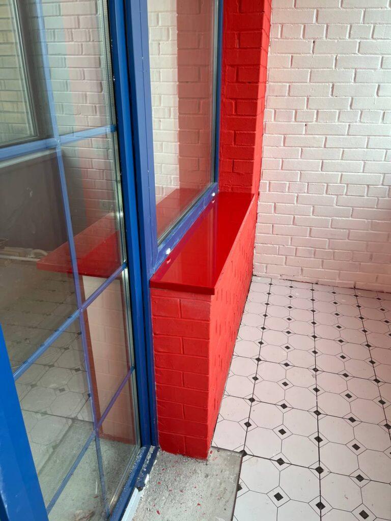 Красные подоконники (4-шт) из искусственного камня для яркого интерьера изготовлено в правила камня