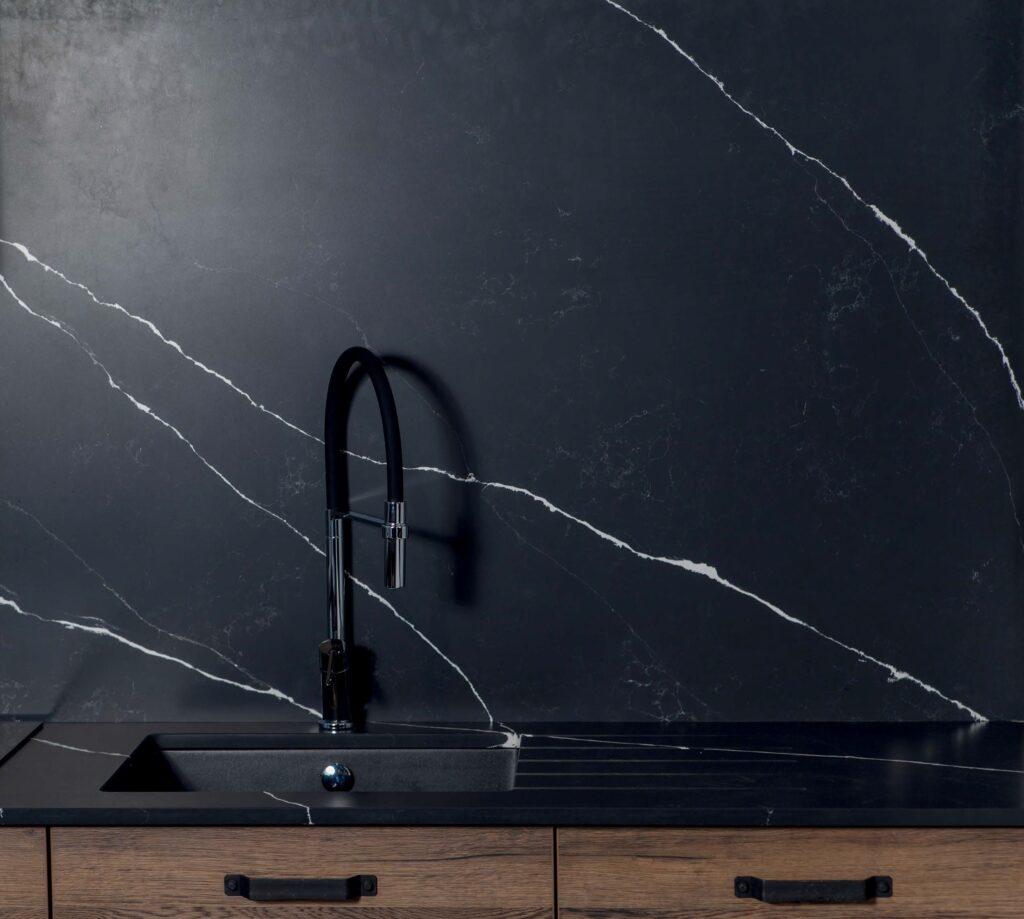 Technistone Poetic Black Matt изготовлено в правила камня