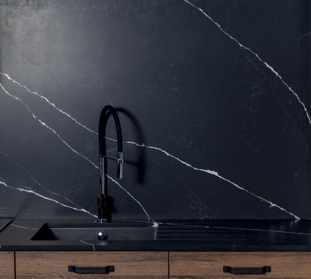 Technistone Poetic Black Matt изготовлено в правила камня