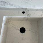 Столешница, фартук и мойка на кухню из кварцевого агломерата изготовлено в правила камня