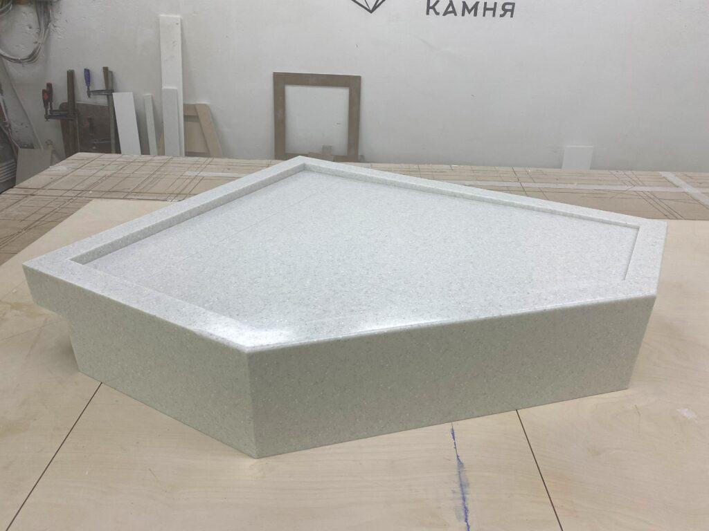 Поддон для душа в нишу из искусственного акрилового камня изготовлено в правила камня