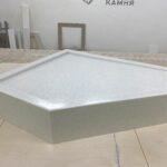 Поддон для душа в нишу из искусственного акрилового камня изготовлено в правила камня