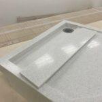 Поддон для душа в нишу из искусственного акрилового камня изготовлено в правила камня