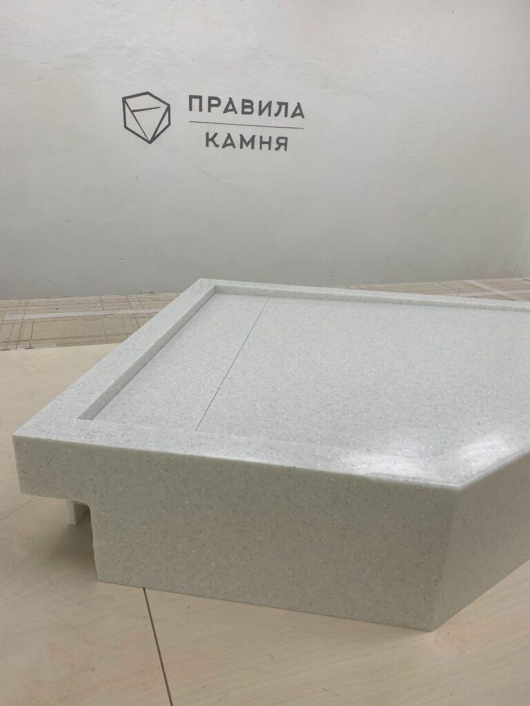Поддон для душа в нишу из искусственного акрилового камня изготовлено в правила камня