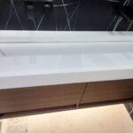 Щелевая раковина для ванной комнаты из акрилового камня изготовлено в правила камня