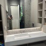 Столешница с интегрированной раковиной из акрилового камня изготовлено в правила камня