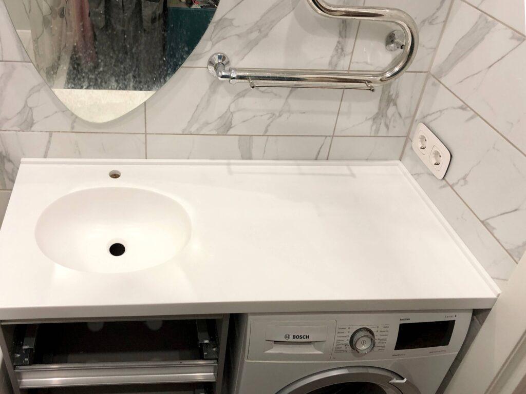 Столешница и овальная раковина из искусственного камня изготовлено в правила камня