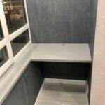 Угловой бесшовный подоконник изготовлено в правила камня