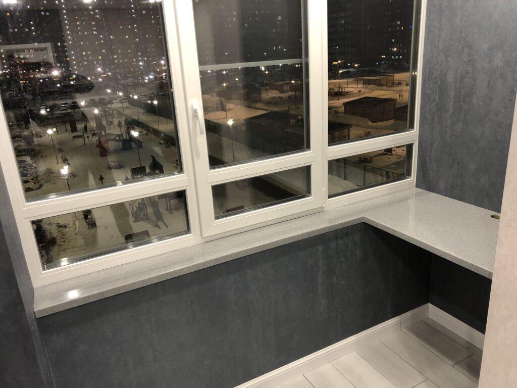 Угловой бесшовный подоконник изготовлено в правила камня