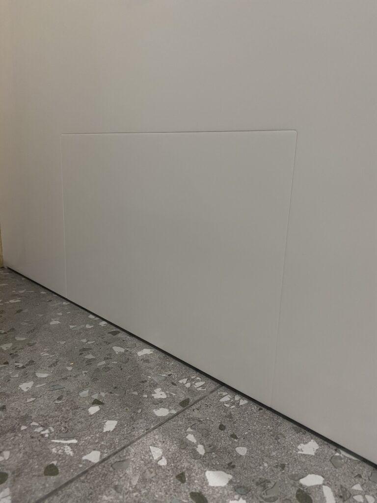 Экран для ванны изготовлено в правила камня