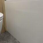 Экран для ванны изготовлено в правила камня