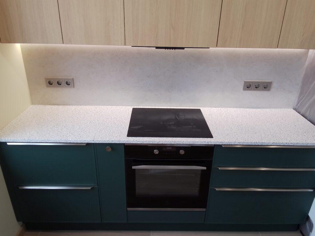 Кухонная столешница на гарнитур и столешница с опорой и стеновой панелью на остров из акрилового камня изготовлено в правила камня