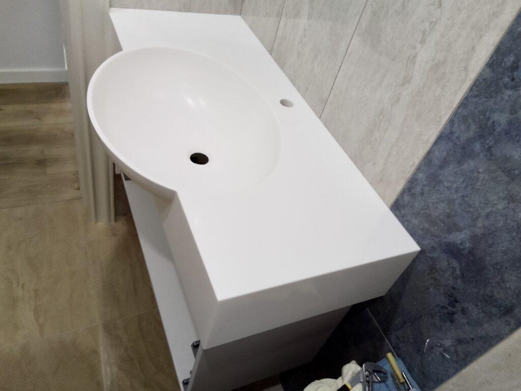 Столешница из акрилового камня с раковиной сложного монтажа изготовлено в правила камня