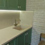 Мойка, столешница и фартук для кухни из искусственного камня изготовлено в правила камня