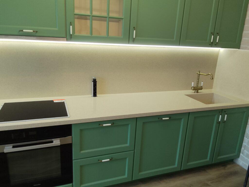 Мойка, столешница и фартук для кухни из искусственного камня изготовлено в правила камня