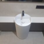 Столешницу в ванную комнату изготовлено в правила камня