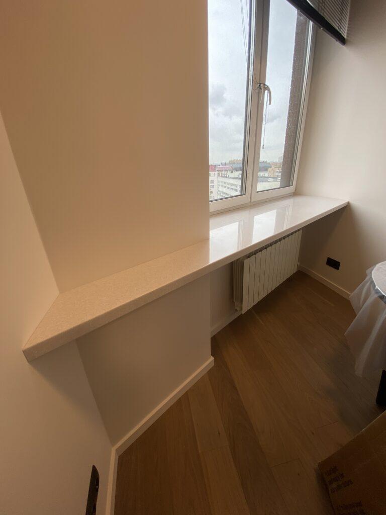 Акриловый подоконник сложной формы изготовлено в правила камня