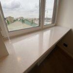 Акриловый подоконник сложной формы изготовлено в правила камня