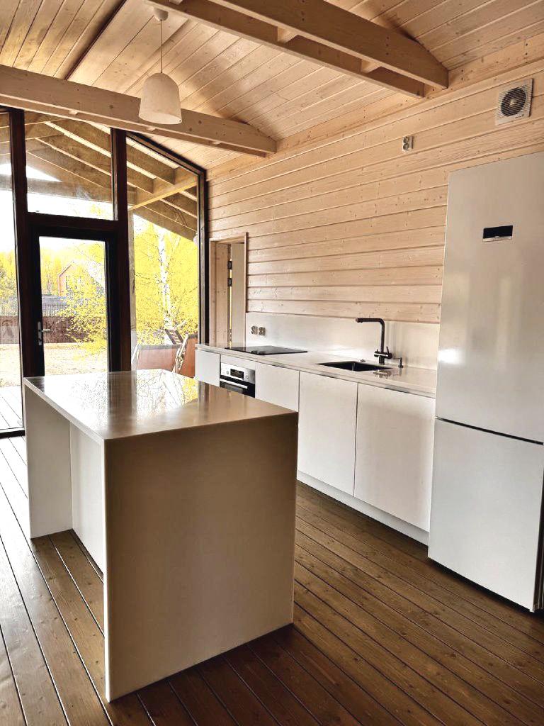 Кухонная столешница с фартуком и остров из акрилового камня изготовлено в правила камня