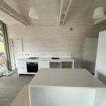 Кухонная столешница с фартуком и остров из акрилового камня изготовлено в правила камня