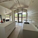 Кухонная столешница с фартуком и остров из акрилового камня изготовлено в правила камня