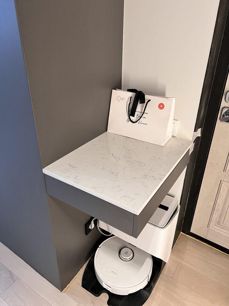 Столешницы из кварцевого агломерата изготовлено в правила камня