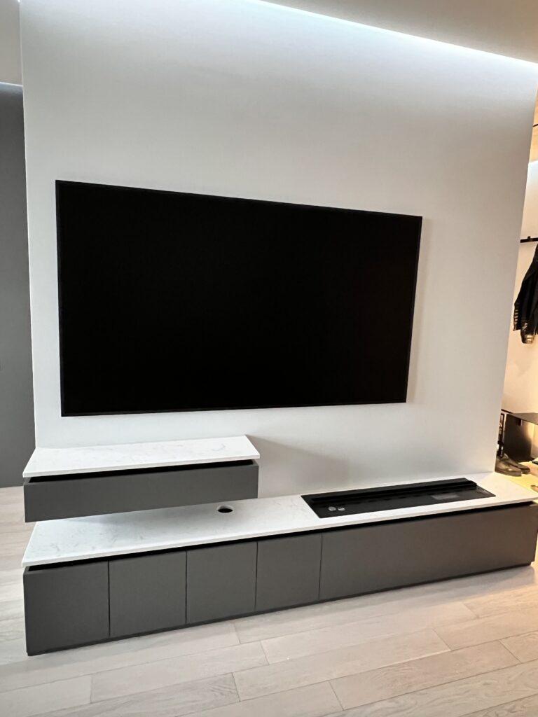 Столешницы из кварцевого агломерата изготовлено в правила камня