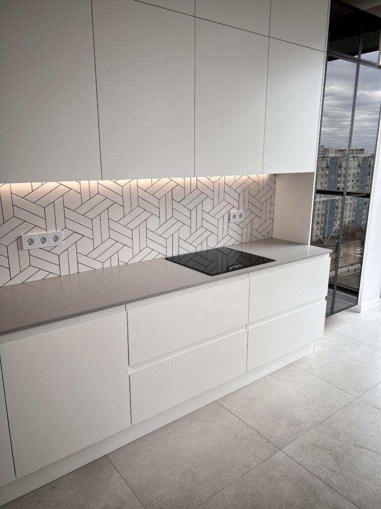 Кухонная столешница из кварцевого агломерата изготовлено в правила камня