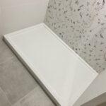 Два поддона для душа из акрилового камня изготовлено в правила камня