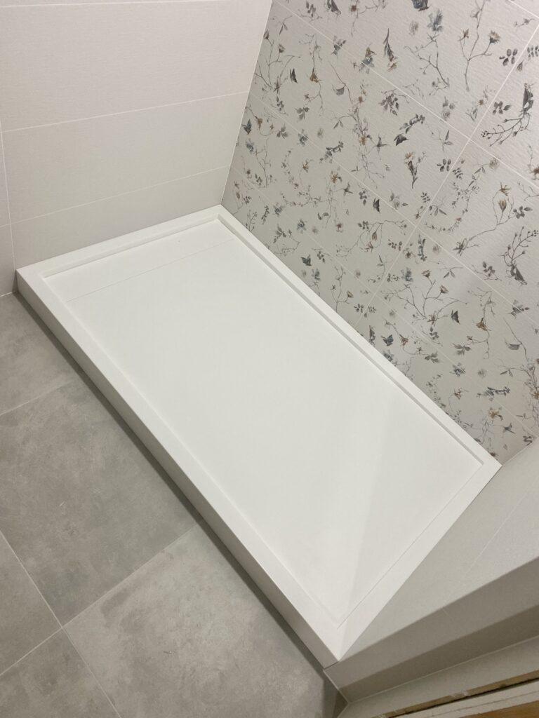 Два поддона для душа из акрилового камня изготовлено в правила камня